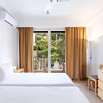 Soleia - Spacious 3p - Beachfront - Parking Apartment