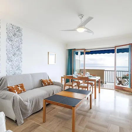 Soleia - Spacious 3p - Beachfront - Parking アパート