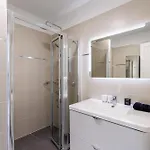 Soleia - Spacious 3p - Beachfront - Parking 아파트