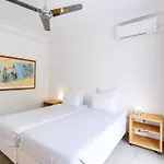 Soleia - Spacious 3p - Beachfront - Parking 아파트