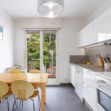 Le Soleia - Spacious 3p - Beachfront - Parking Apartment