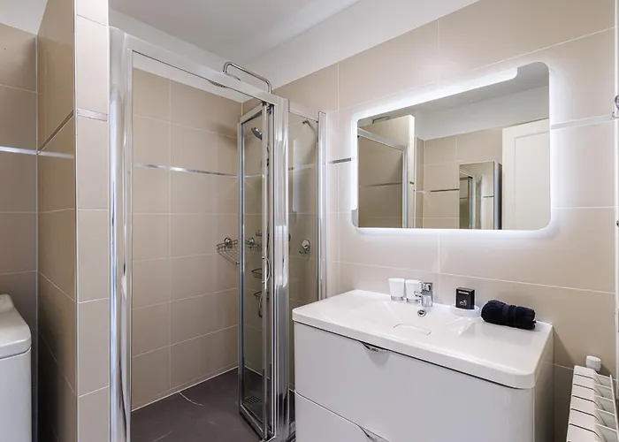 Soleia - Spacious 3p - Beachfront - Parking Apartamento