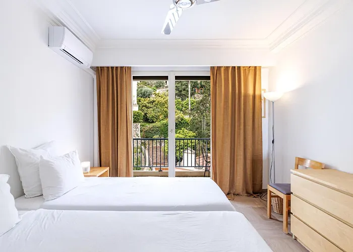 Soleia - Spacious 3p - Beachfront - Parking Apartamento