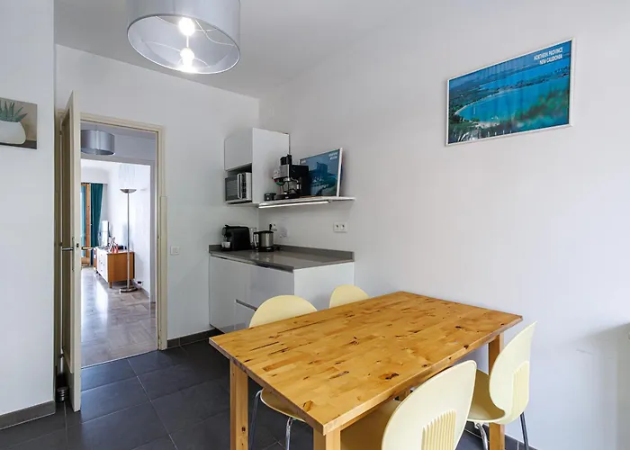 Soleia - Spacious 3p - Beachfront - Parking Apartamento *