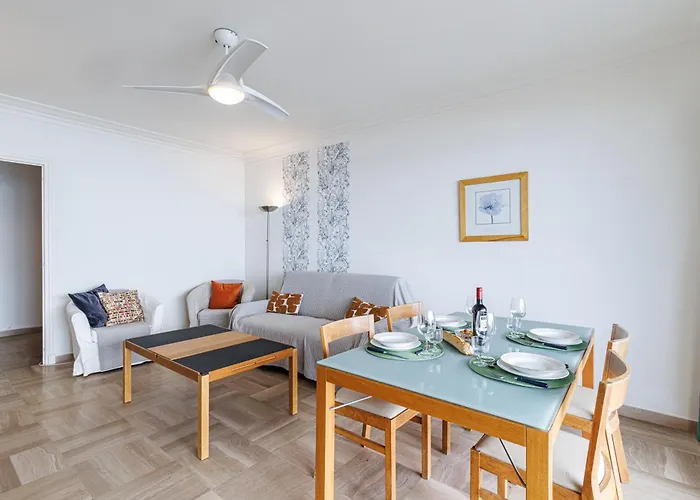 Soleia - Spacious 3p - Beachfront - Parking Menton