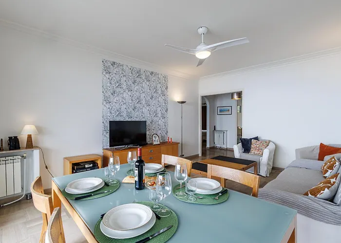 Διαμέρισμα Soleia - Spacious 3p - Beachfront - Parking Μεντόν