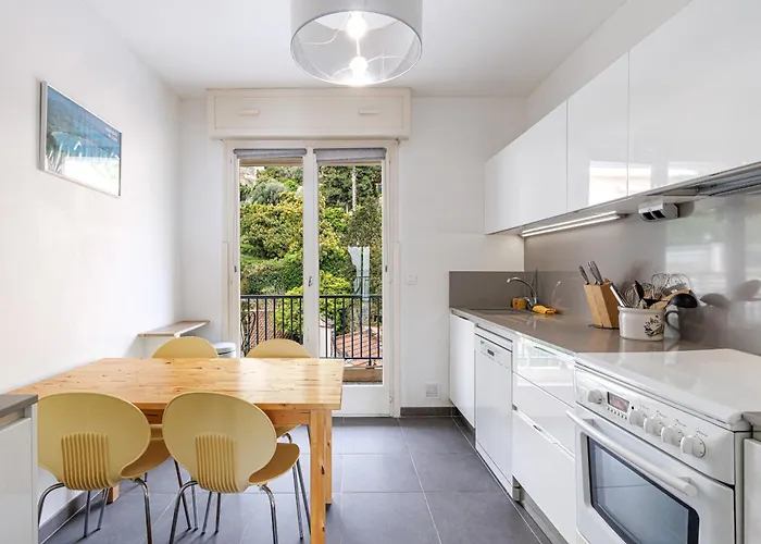 Soleia - Spacious 3p - Beachfront - Parking Apartment