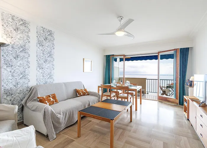 Soleia - Spacious 3p - Beachfront - Parking Apartment